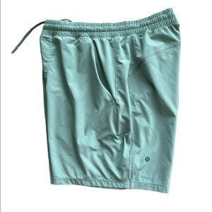 Mens Lululemon Pacebreaker 7in Shorts, Medium, Light Green